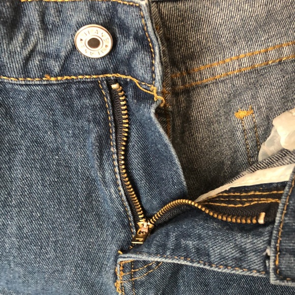 Distressed cut off jean shorts - Picture 6 of 8